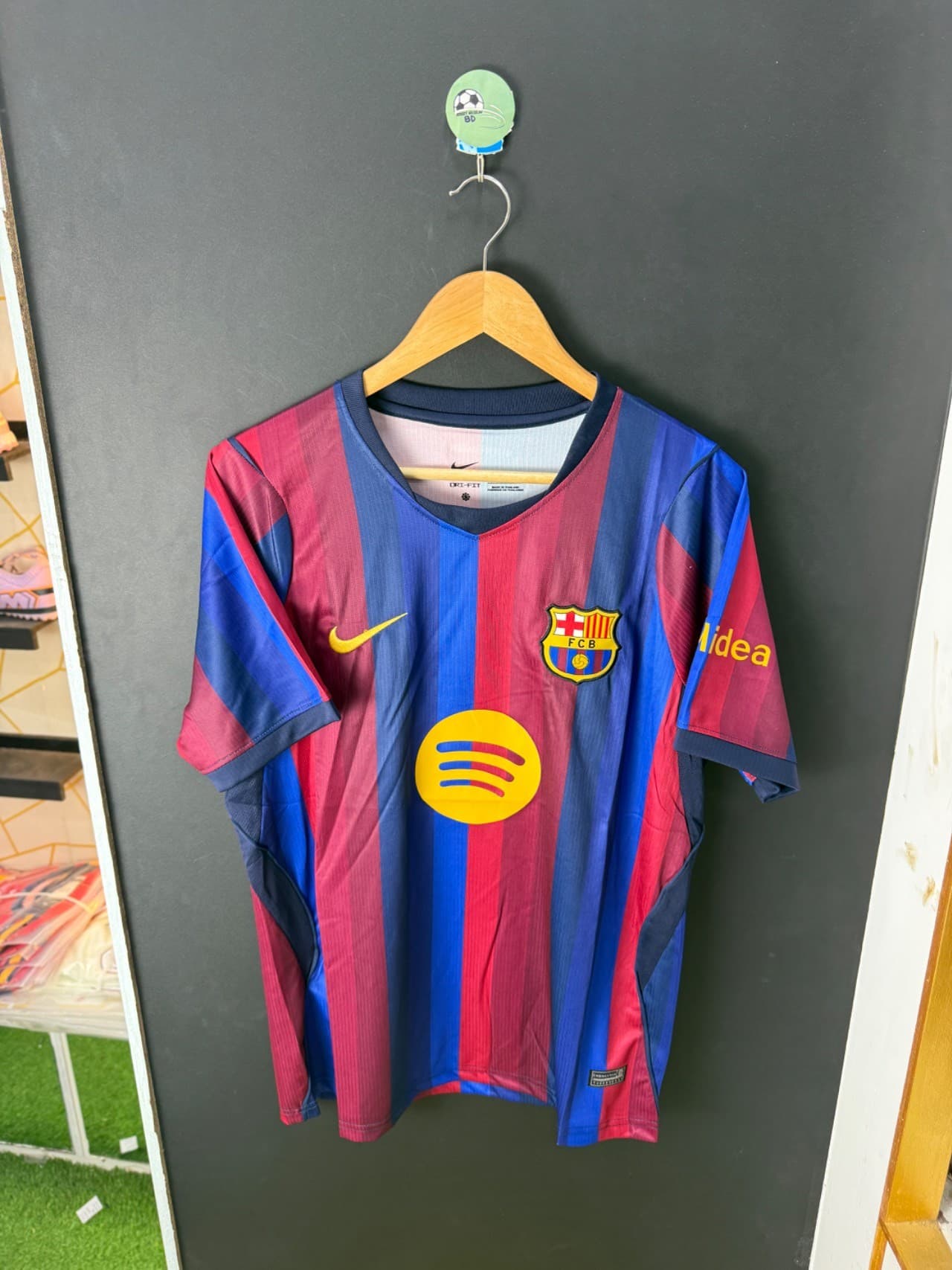 Barcelona 26-27 home kit Fan